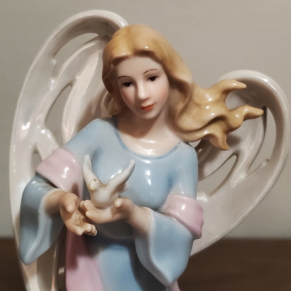 Heavenly Touch porcelain Angel Figurine - Picture 4 of 10